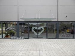 Orange (metallic) Gebraucht 2023 Peugeot 2008 Allure SUV | 16.879 € (Guter Preis)