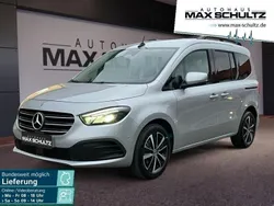 Helvinsilber Gebraucht 2023 Mercedes 180 Progressive Limousine | 28.980 € (Fairer Preis)