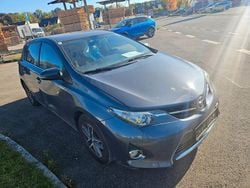 Grau Gebraucht 2015 Toyota Auris Limousine | 4.999 €