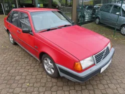Rot Gebraucht 1991 Volvo 440 Limousine | 650 €