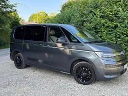 Grau Gebraucht 2022 VW T7 Style Van | 48.400 € (Guter Preis)