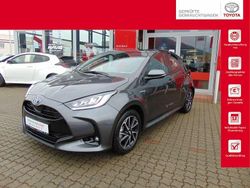 Grau Gebraucht 2022 Toyota Yaris Hybrid Comfort Kleinwagen | 17.985 € (Guter Preis)