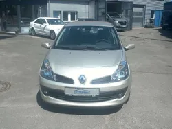 Gold Gebraucht 2007 Renault Clio II Dynamique Limousine | 3.499 € (Etwas zu teuer)