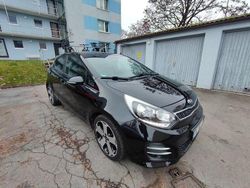 Schwarz Gebraucht 2016 Kia Rio Limousine | 6.900 € (Fairer Preis)