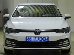 Weiß Gebraucht 2022 VW Golf VIII Active Limousine | 21.500 € (Guter Preis)