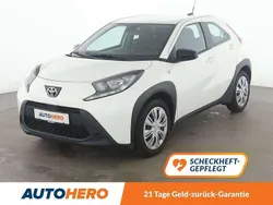 Weiß Gebraucht 2023 Toyota Aygo Play Kleinwagen | 15.090 € (Fairer Preis)