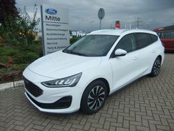 Weiß Gebraucht 2024 Ford Focus Titanium Limousine | 23.799 € (Guter Preis)