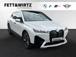 Mineralweiss metallic Gebraucht 2024 BMW iX Sport Line SUV | 69.999 € (Superpreis)