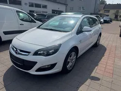 Weiß Gebraucht 2014 Opel Astra Energy Kombi | 2.950 € (Guter Preis)