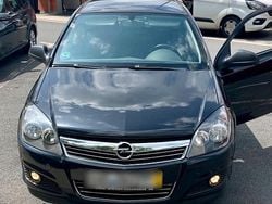 Schwarz Gebraucht 2010 Opel Astra Kombi | 3.000 € (Fairer Preis)