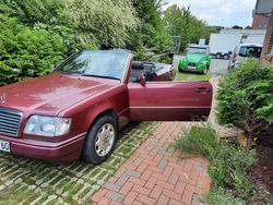Rot Gebraucht 1994 Mercedes E200 Cabrio | 12.400 €