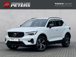 Crystal white / metallic Gebraucht 2024 Volvo XC40 Plus SUV | 37.198 € (Fairer Preis)