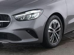 Lack mountaingrau (metallic) Gebraucht 2024 Mercedes B180 Progressive Van / Kleinbus | 27.979 € (Superpreis)