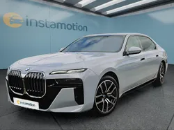 Grau Gebraucht 2024 BMW 740 Limousine | 91.349 €