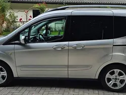 Silber Gebraucht 2018 Ford Tourneo Courier Trend Van / Kleinbus | 9.800 € (Guter Preis)