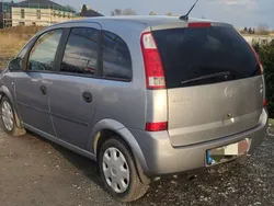 Silber Gebraucht 2003 Opel Meriva Essentia Van / Kleinbus | 1.500 € (Fairer Preis)