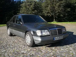 Schwarz Gebraucht 1994 Mercedes E250 Limousine | 11.500 €