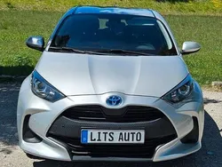 Silber Gebraucht 2020 Toyota Yaris Hybrid Comfort Limousine | 14.600 € (Guter Preis)