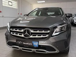 Grau Gebraucht 2019 Mercedes GLA250 Urban SUV | 25.900 € (Fairer Preis)
