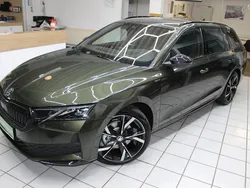 Grün Neu 2024 Skoda Octavia SportLine Kombi | 43.750 €