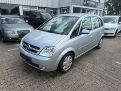 Silber Gebraucht 2005 Opel Meriva Edition Van / Kleinbus | 3.980 € (Etwas zu teuer)