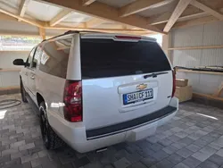 Weiß Gebraucht 2012 Chevrolet Suburban SUV | 21.900 €