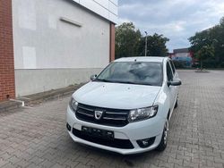 Weiß Gebraucht 2015 Dacia Sandero Celebration Kleinwagen | 3.499 € (Guter Preis)