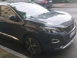 Blau Gebraucht 2017 Peugeot 5008 Van / Kleinbus | 14.250 € (Fairer Preis)