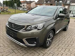 Grau Gebraucht 2019 Peugeot 5008 Allure Van / Kleinbus | 16.499 € (Fairer Preis)