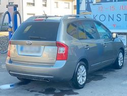 Grau Gebraucht 2012 Kia Carens Van / Kleinbus | 2.200 € (Teuer)