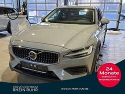 Grau vapour grey / metallic Gebraucht 2023 Volvo V60 CC Plus Kombi | 36.950 € (Guter Preis)