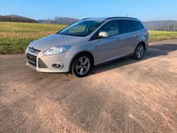 Grau Gebraucht 2014 Ford Focus Kombi | 8.700 € (Teuer)