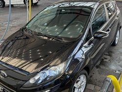Schwarz Gebraucht 2012 Ford Fiesta Champions Edition Limousine | 3.100 € (Fairer Preis)