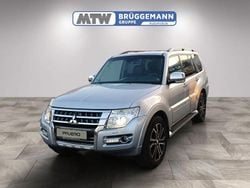 Silber Gebraucht 2015 Mitsubishi Pajero Top SUV | 17.980 € (Etwas zu teuer)