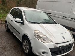 Weiß Gebraucht 2011 Renault Clio II Authentique Limousine | 1.750 € (Fairer Preis)