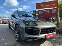 Grau Gebraucht 2021 Porsche Cayenne Chrono SUV | 77.900 € (Guter Preis)