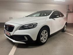Weiß Gebraucht 2016 Volvo V40 CC Kombi | 12.900 € (Guter Preis)