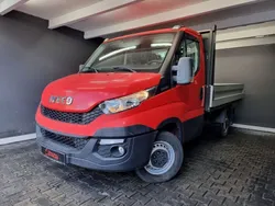 Rot Gebraucht 2016 Iveco Daily Van / Kleinbus | 21.990 € (Teuer)