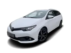 Weiss Gebraucht 2018 Toyota Auris Limousine | 15.949 € (Teuer)