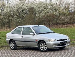 Silber Gebraucht 1998 Ford Escort Limousine | 2.500 €