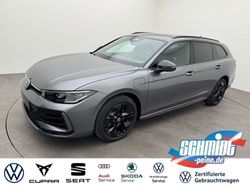 Grenadillschwarz metallic Neu 2024 VW Passat R-line Kombi | 61.800 €