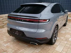 Grau Gebraucht 2024 Porsche Cayenne SUV | 99.890 € (Superpreis)