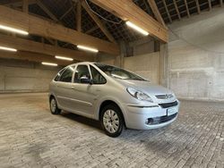 Grau Gebraucht 2006 Citroën Xsara Picasso Exclusive Van / Kleinbus | 4.000 € (Teuer)