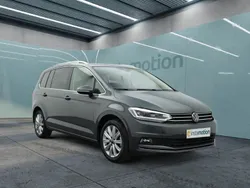 Grau Gebraucht 2024 VW Touran Highline Van / Kleinbus | 36.749 € (Fairer Preis)