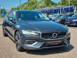 Grau Gebraucht 2020 Volvo V60 Inscription Kombi | 19.990 € (Fairer Preis)