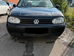 Schwarz Gebraucht 2001 VW Golf IV Kleinwagen | 1.000 € (Fairer Preis)