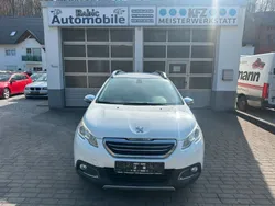 Weiß Gebraucht 2015 Peugeot 2008 Allure SUV | 4.999 € (Fairer Preis)