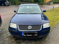 Blau Gebraucht 2002 VW Passat Kombi | 1.950 € (Fairer Preis)