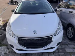 Weiß Gebraucht 2013 Peugeot 208 Access Kleinwagen | 3.990 € (Fairer Preis)