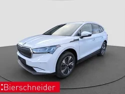 Weiß Gebraucht 2022 Skoda Enyaq iV Loft SUV | 44.290 € (Guter Preis)